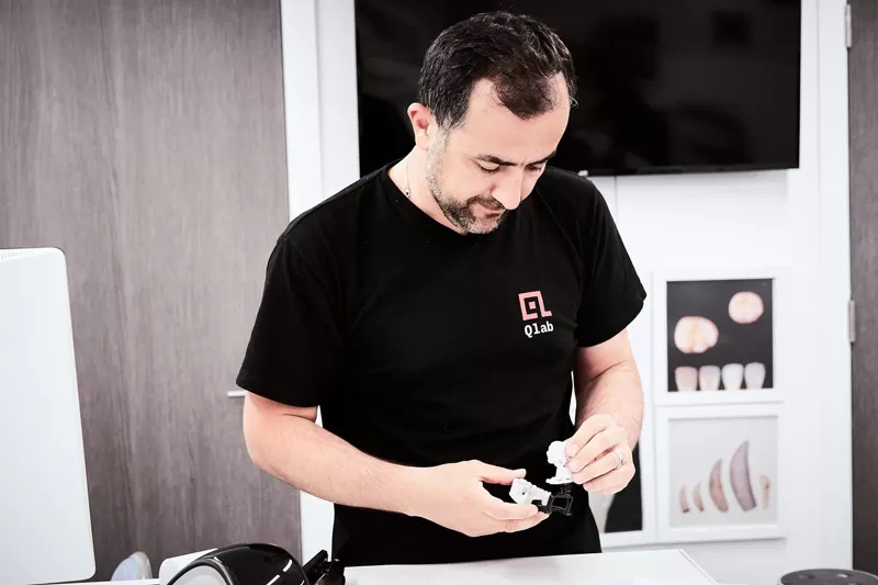 QLAB Dental Lab Using RAYSHAPE DLP Dental Solution For Daily Operations QLAB Dental Lab Using RAYSHAPE DLP Dental Solution For Daily Operations