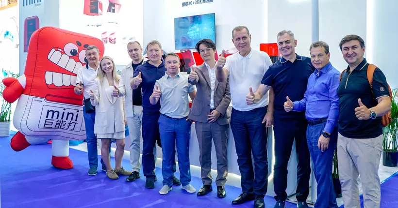 RAYSHAPE Edge 미니 의자 3D 프린터는 FDI 2025 화려한 모습을 보이며 정밀도 및 효율성으로 원 스톱 디지털 진단 및 치료를 달성합니다.